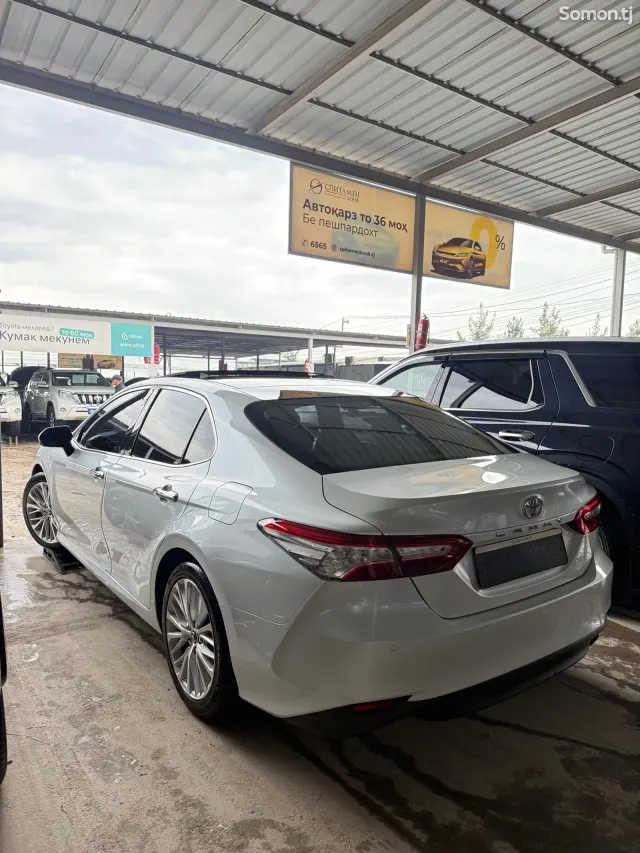 Toyota Camry 2019 · AT