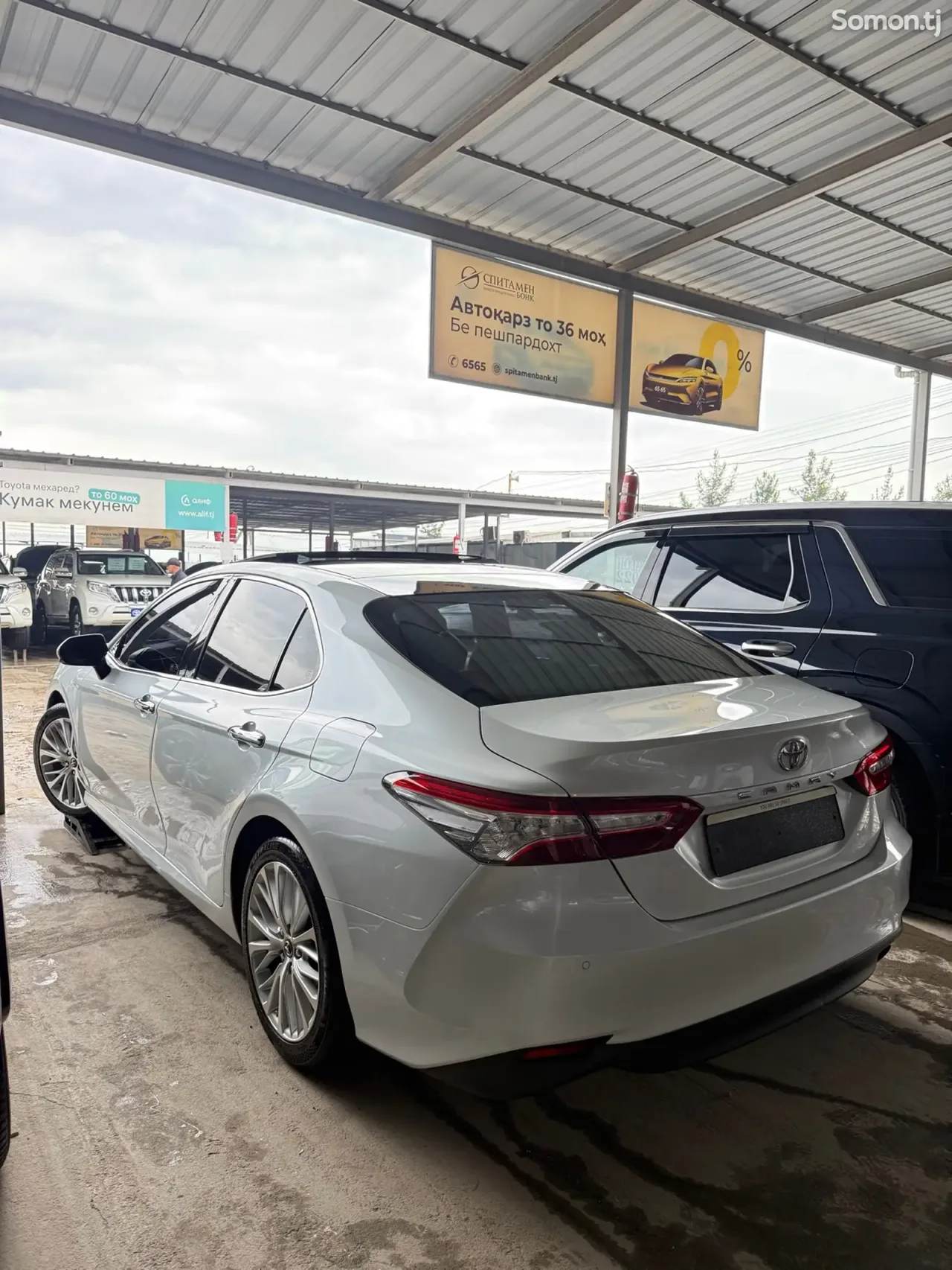 Toyota Camry 2019 · AT