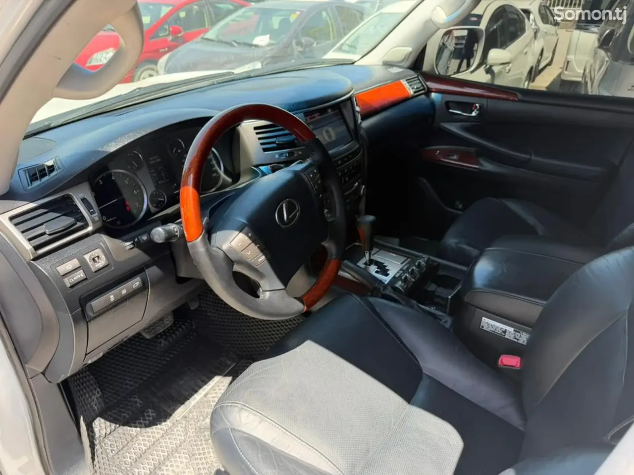 Lexus LX series 2013 · 5.7 AT