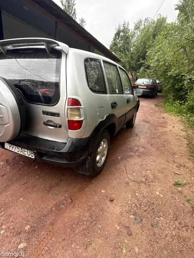 Chevrolet Niva 2006 · 1.7 MT