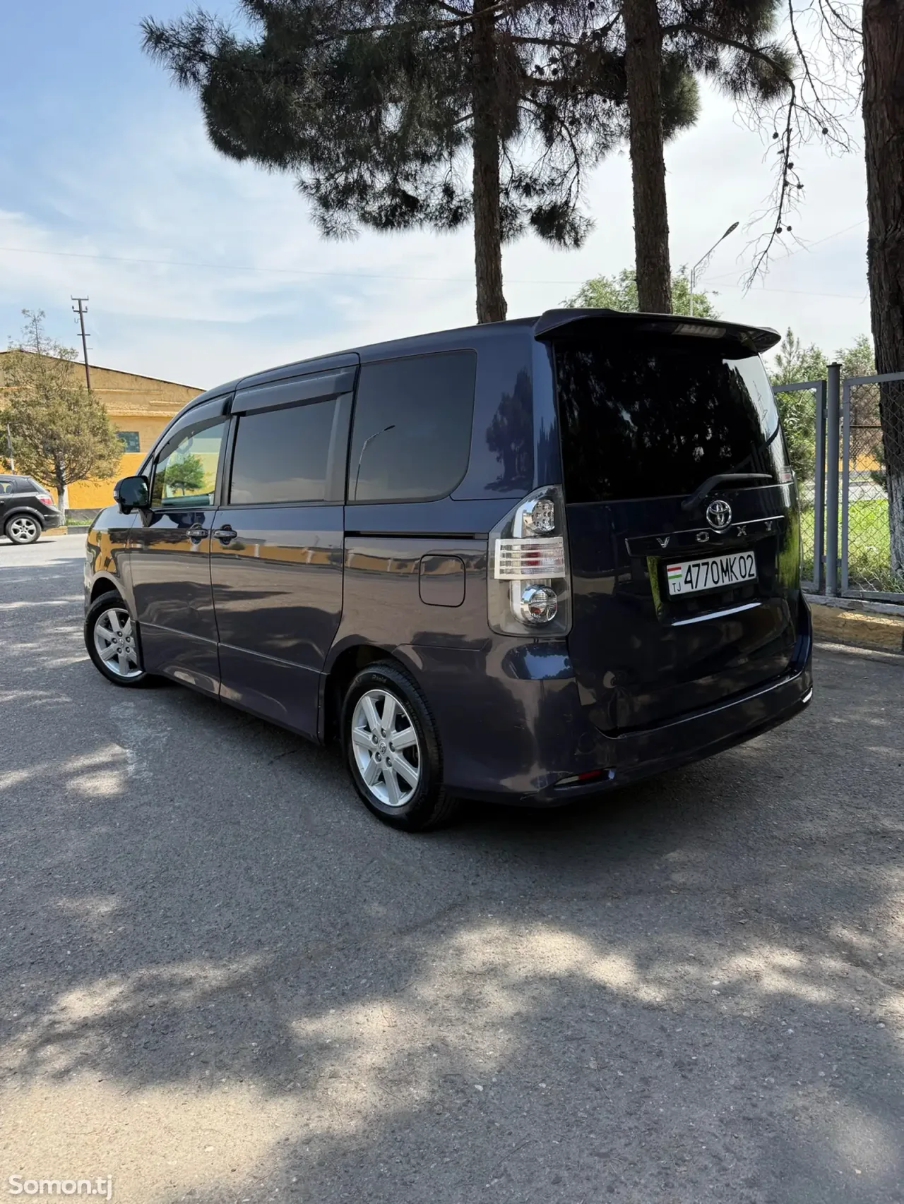 Toyota Voxy 2009 · 2.0 AT
