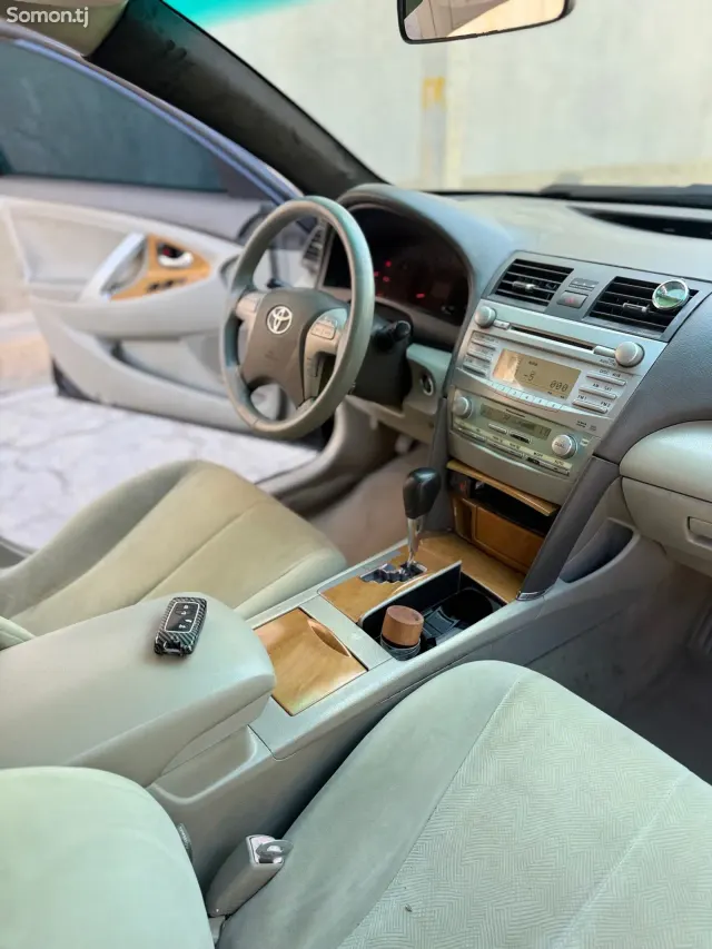 Toyota Camry 2007 · 2.4 AT