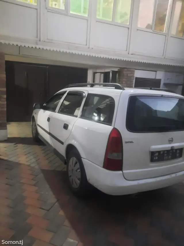 Opel Astra G 1998 · 1.6 MT