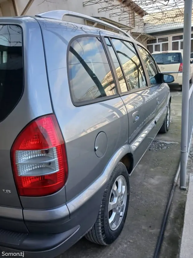 Opel Zafira 2003 · 1.8 MT