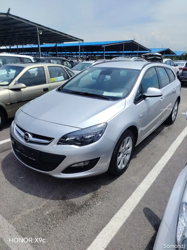 Opel Astra J 2015 · 1.6 MT