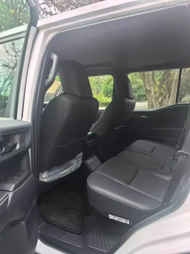 Toyota Land Cruiser Prado 2025 · 2.5 AT