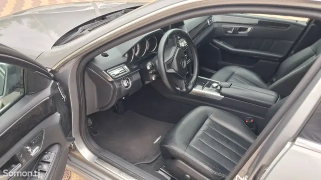 Mercedes-Benz E class 2014 · 2.5 AT