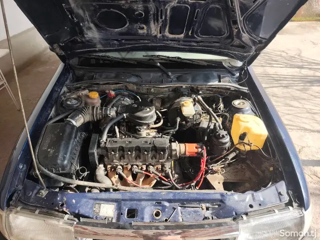 Opel Vectra A 1994 · 1.6 MT
