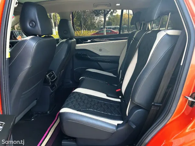 Volkswagen ID.6 2021 · AT