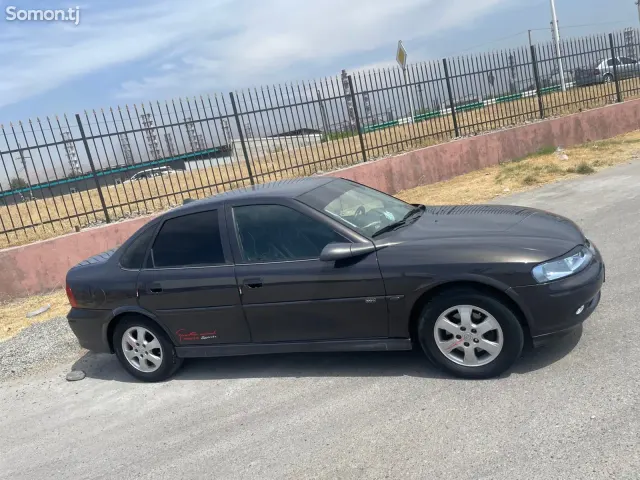Opel Vectra B 2000 · 1.6 MT