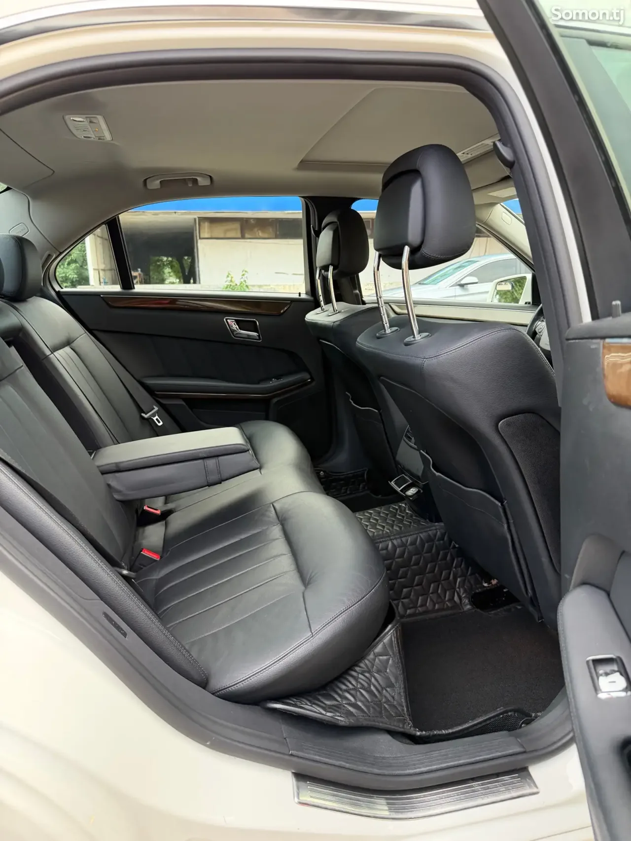 Mercedes-Benz E class 2011 · 3.0 AT