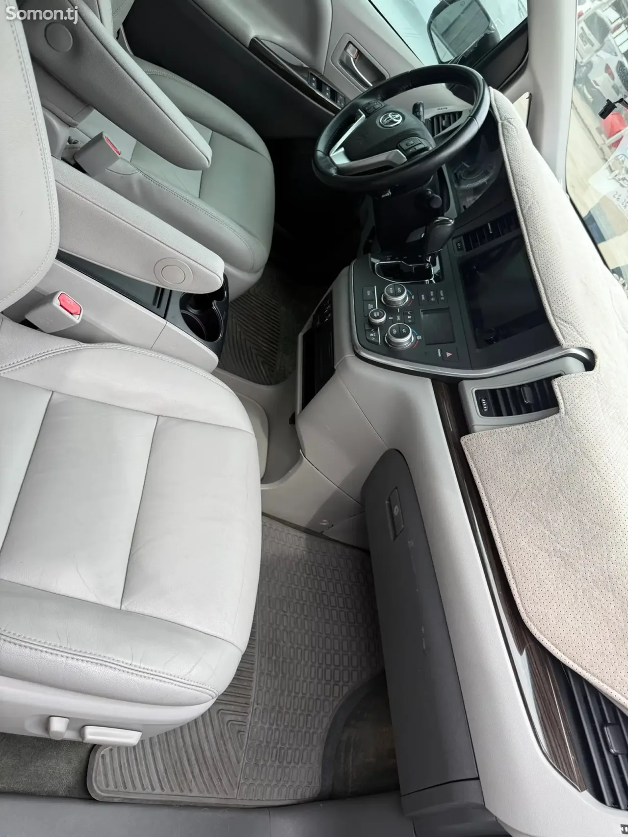 Toyota Sienna 2015 · 3.5 AT