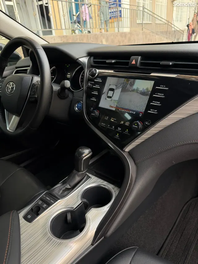 Toyota Camry 2018 · 2.5 AT