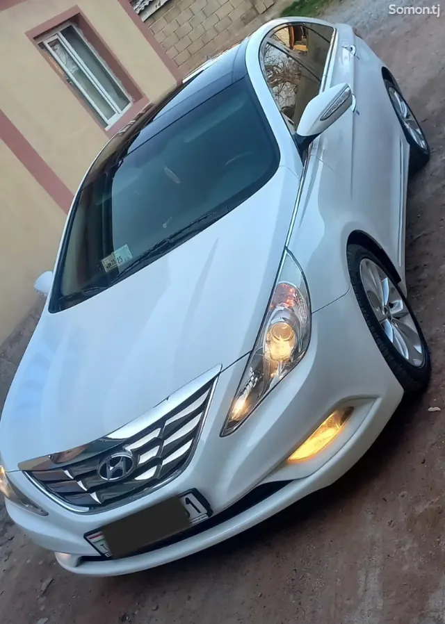 Hyundai Sonata 2011 · 2.4 AT