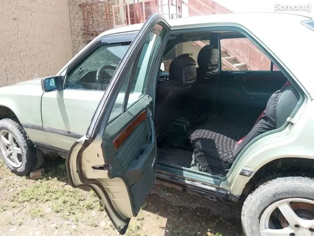 Mercedes-Benz W124 1987 · 1.8 MT