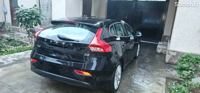 Volvo V40 2015 · 2.0 AT