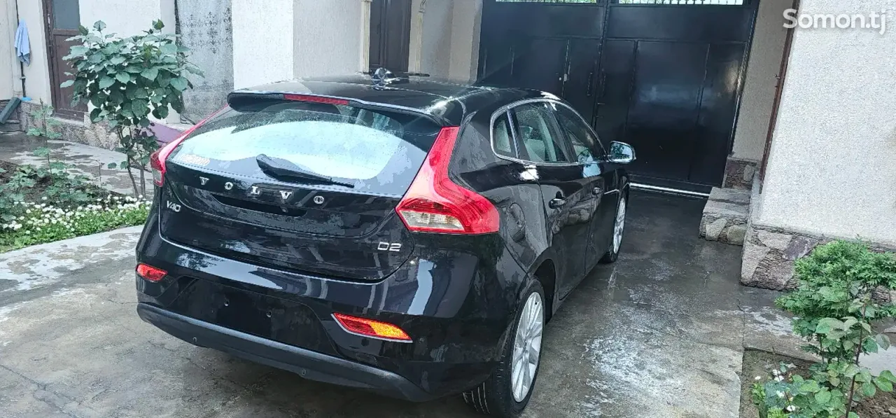 Volvo V40 2015 · 2.0 AT