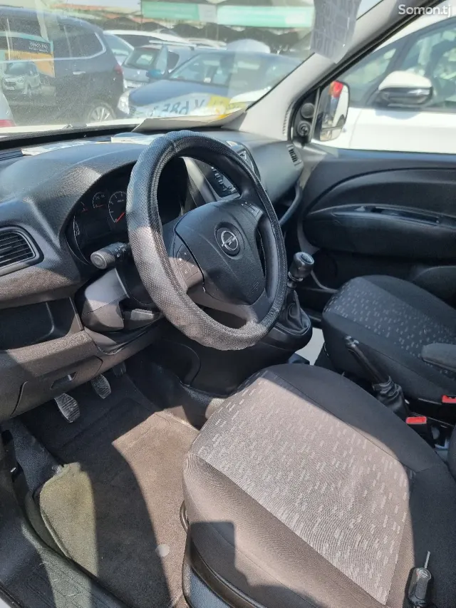 Opel Combo 2017 · 1.4 MT