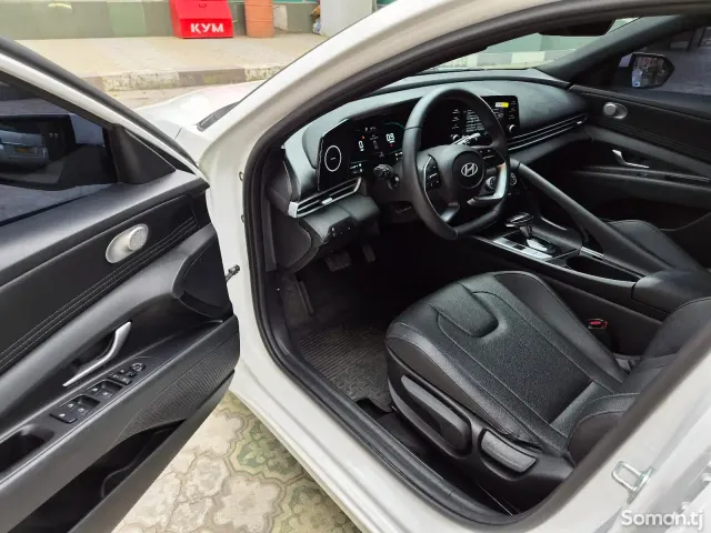 Hyundai Elantra 2024 · 1.6 AT