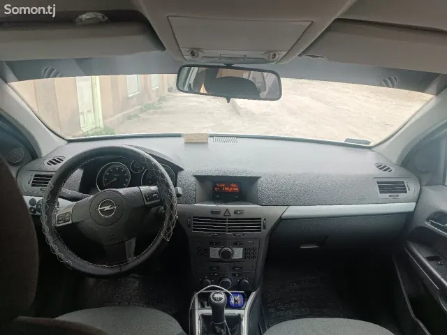Opel Astra H 2006 · 1.4 MT