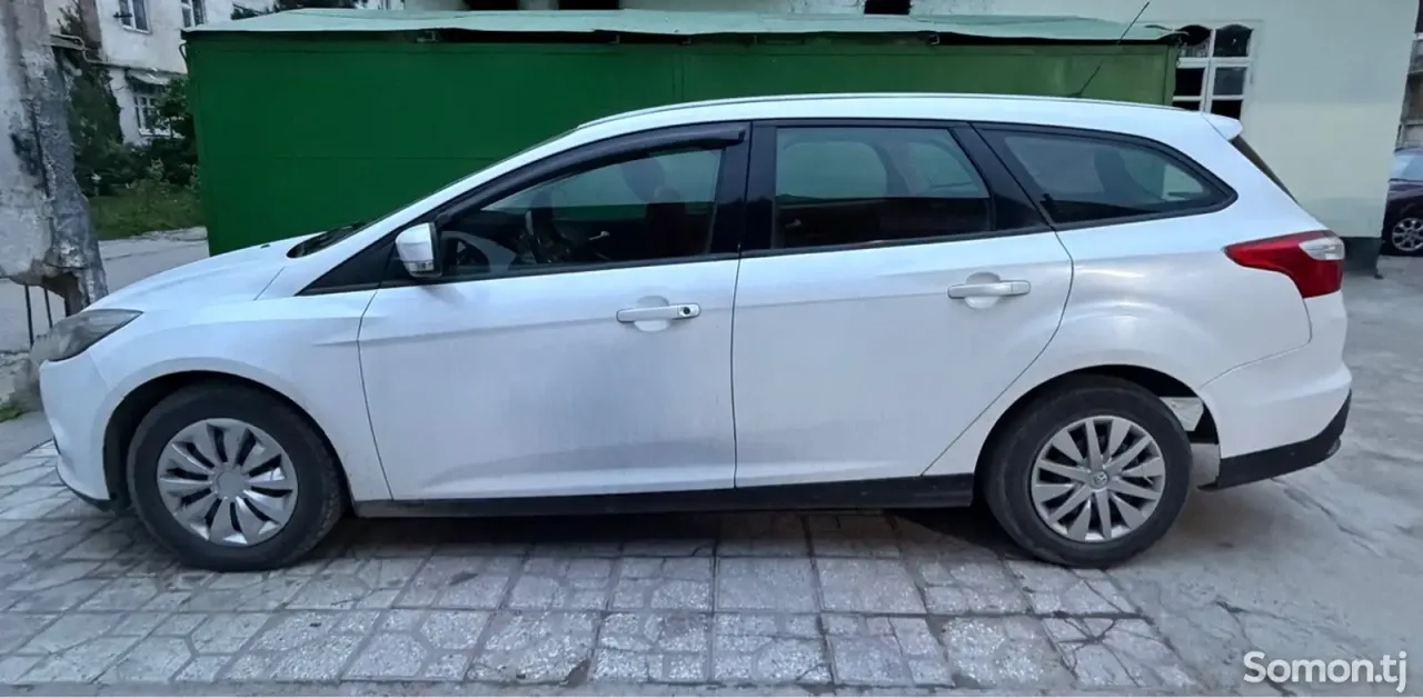 Ford Focus 2013 · 1.6 MT