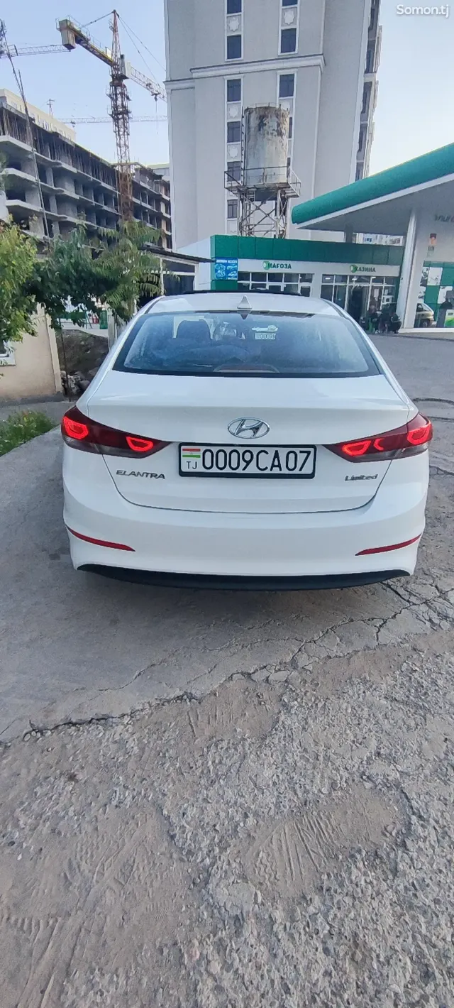 Hyundai Elantra 2017 · 2.0 AT