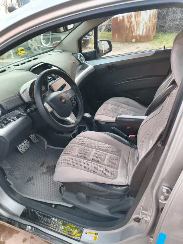 Chevrolet Spark 2014 · 1.1 AT