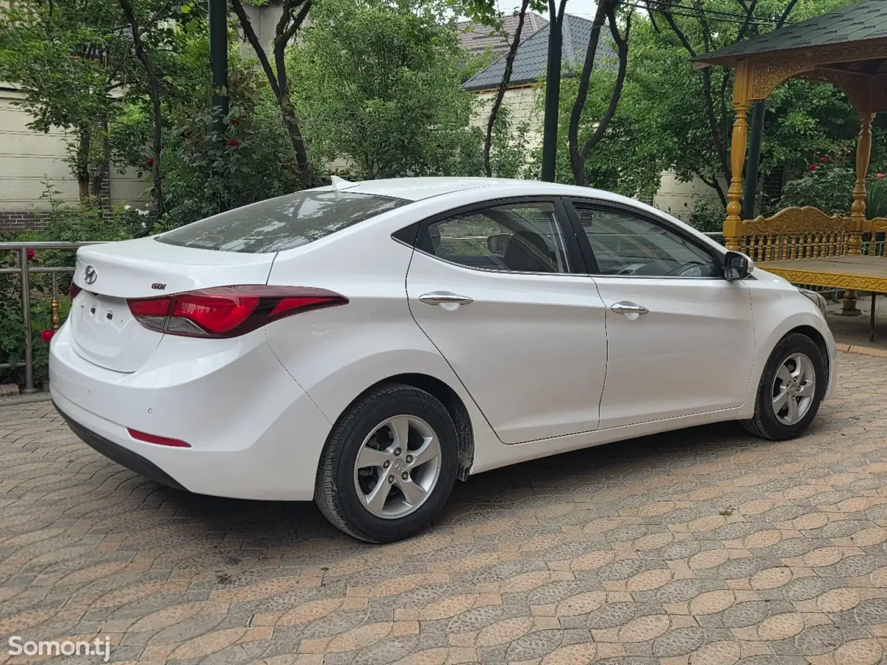 Hyundai Avante 2015 · 1.6 AT