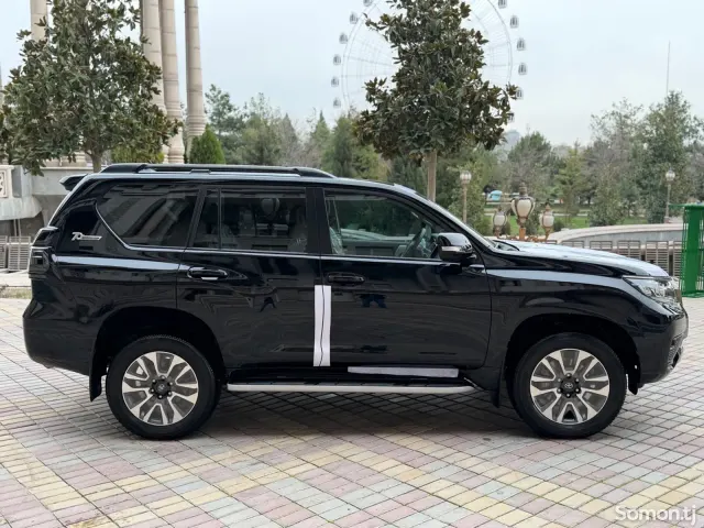 Toyota Land Cruiser Prado 2022 · 4.0 AT