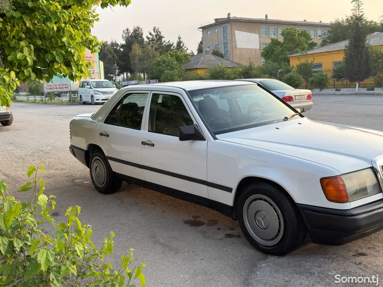 Mercedes-Benz W124 1988 · 2.0 MT