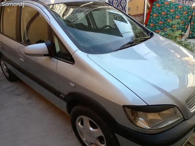 Opel Zafira 1999 · 1.8 MT