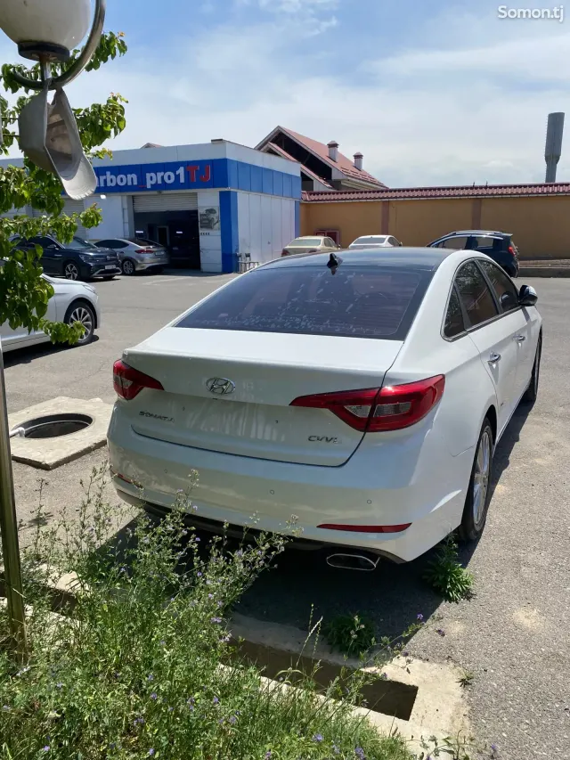 Hyundai Sonata 2015 · 2.0 AT