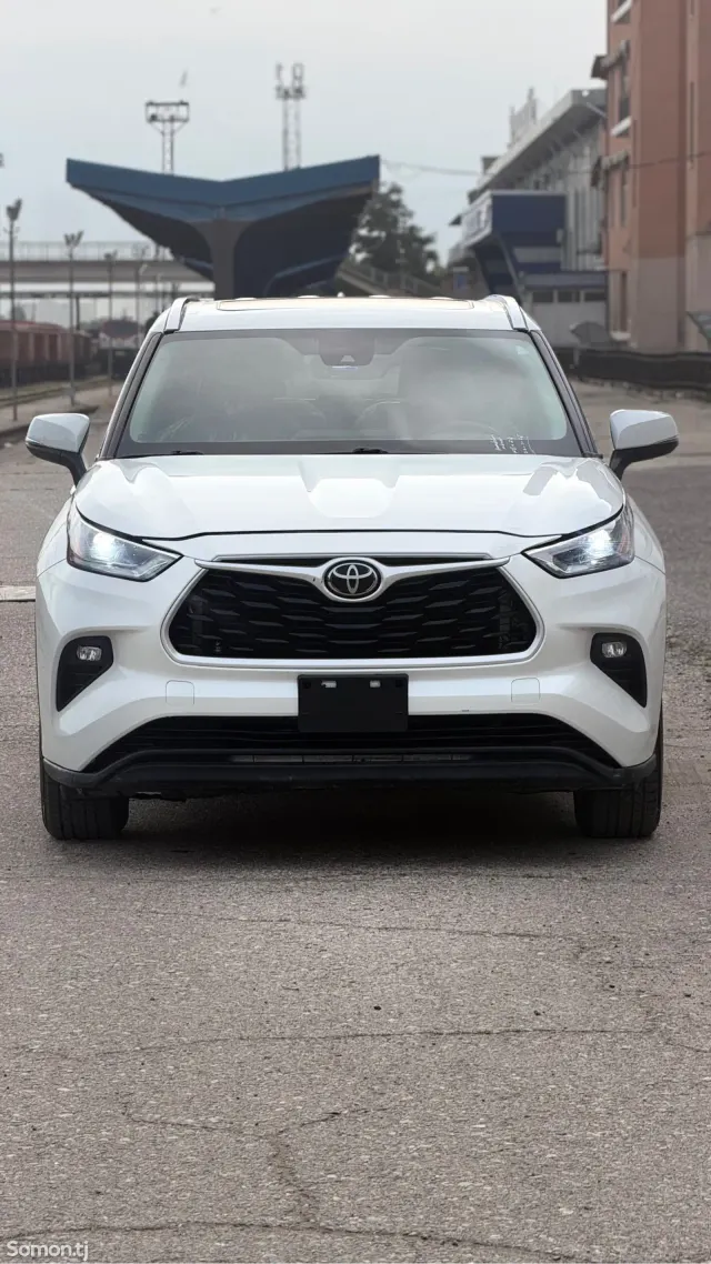 Toyota Highlander 2021 · 3.5 AT