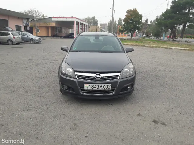 Opel Astra H 2008 · 1.7 MT