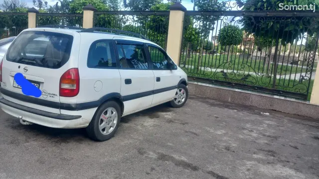 Opel Zafira 1999 · 1.6 MT
