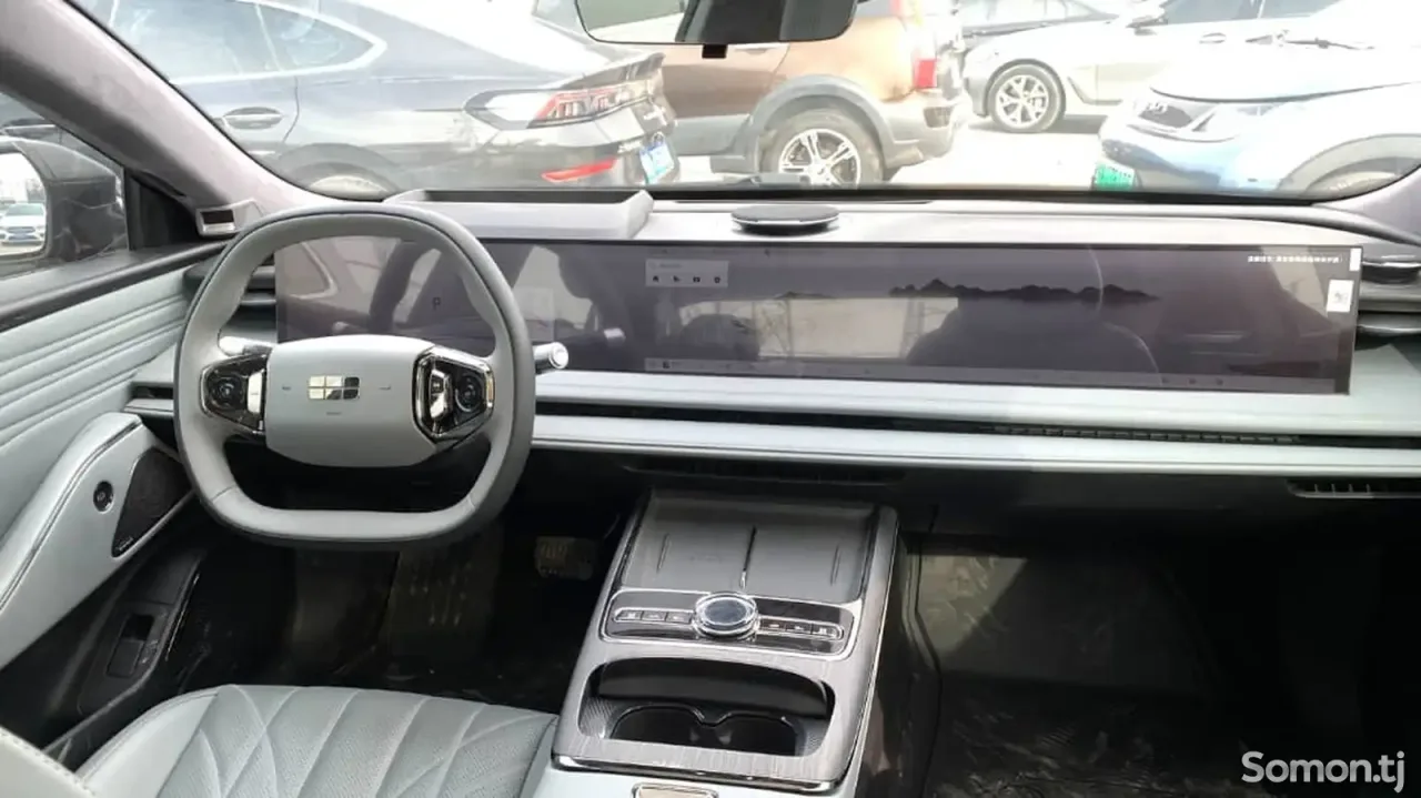 Geely Galaxy E8 2025 · AT