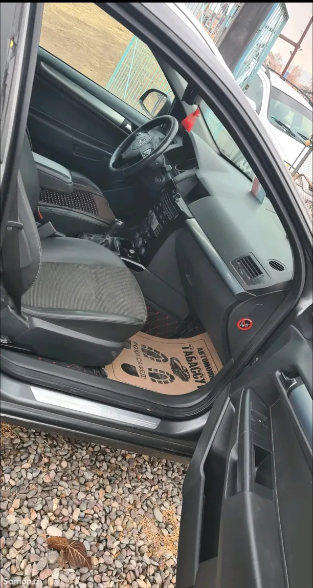Opel Astra H 2009 · 1.7 MT