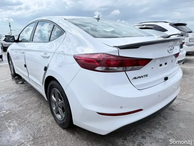 Hyundai Avante 2016 · 1.6 AT