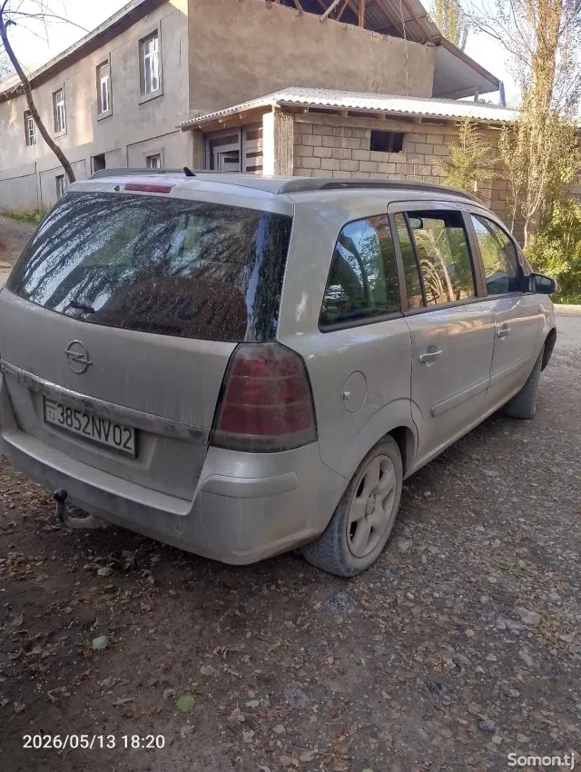 Opel Zafira 2007 · 1.9 MT