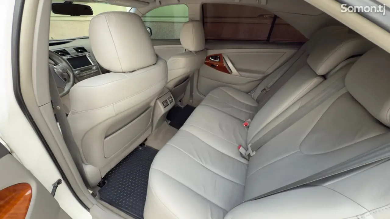 Toyota Camry 2011 · 2.5 AT