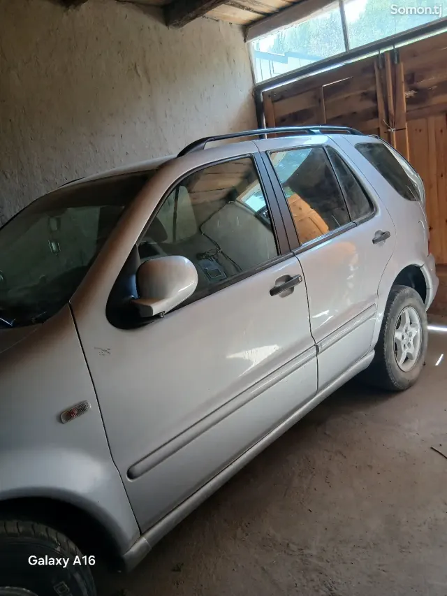Mercedes-Benz ML class 2001 · 2.7 AT