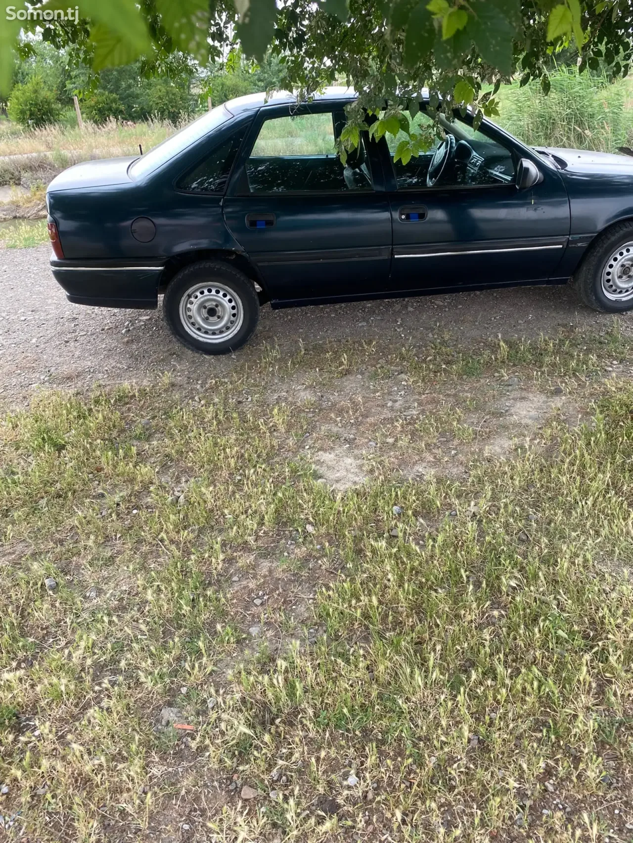 Opel Vectra A 1993 · 1.6 MT