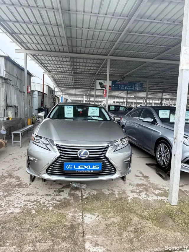 Lexus ES series 2017 · 2.5 AT
