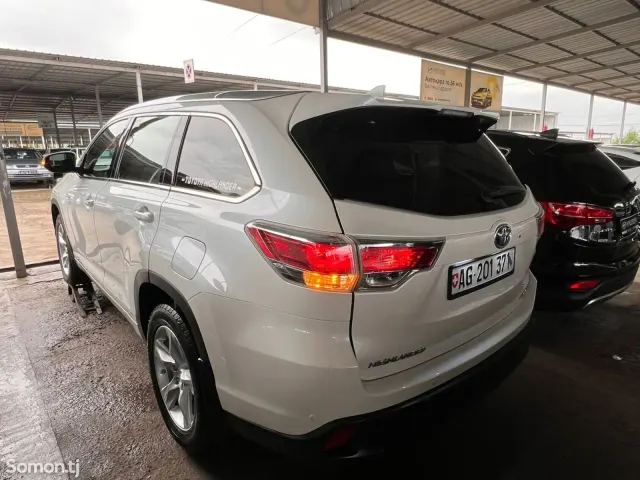 Toyota Highlander 2016 · 3.5 AT