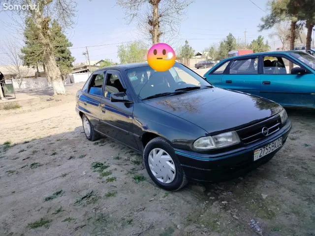 Opel Astra F 1994 · 1.6 MT