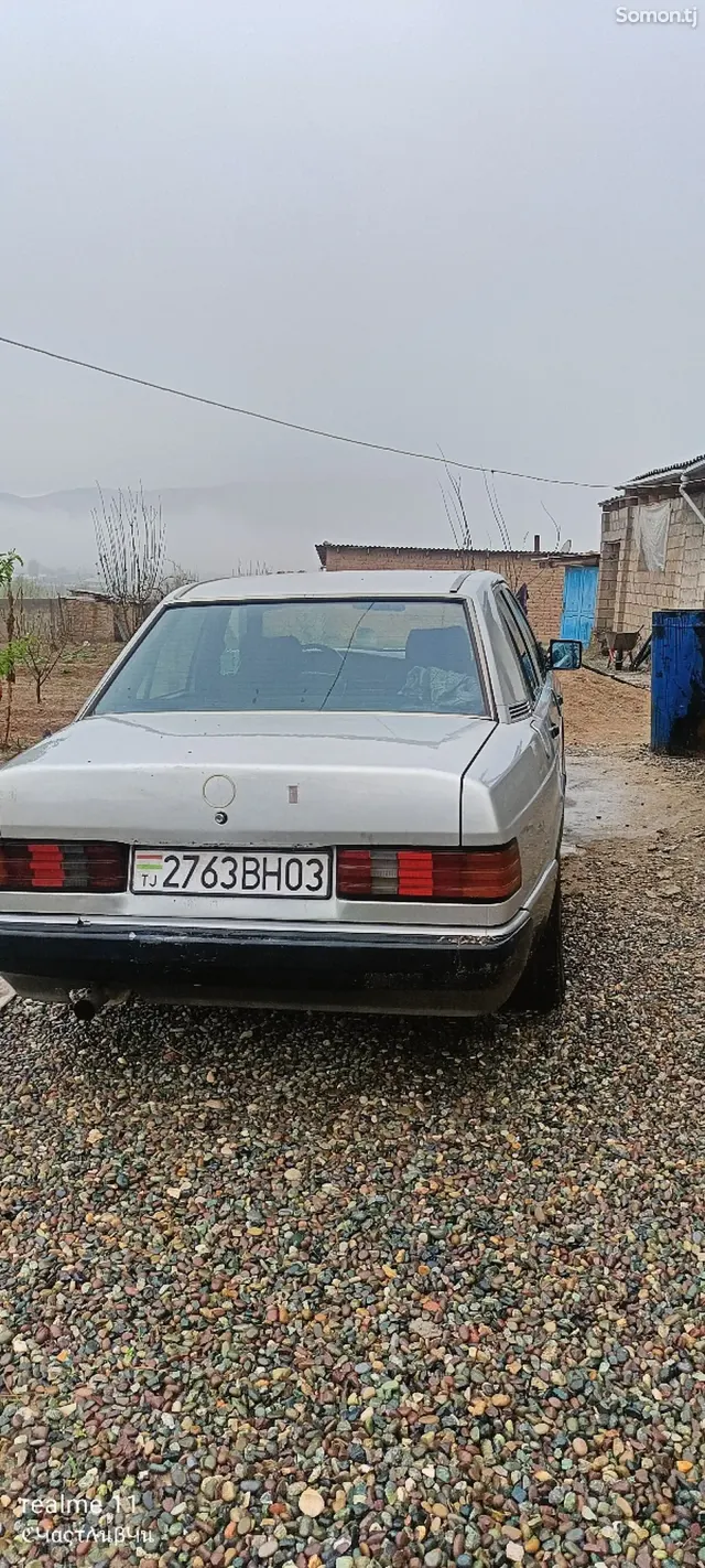 Mercedes-Benz W201 1990 · 1.8 MT