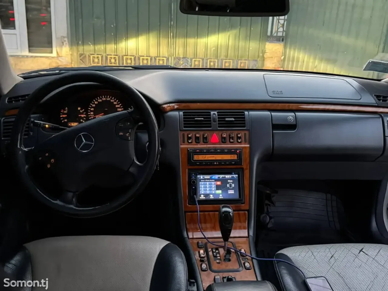 Mercedes-Benz E class 2001 · 3.2 AT