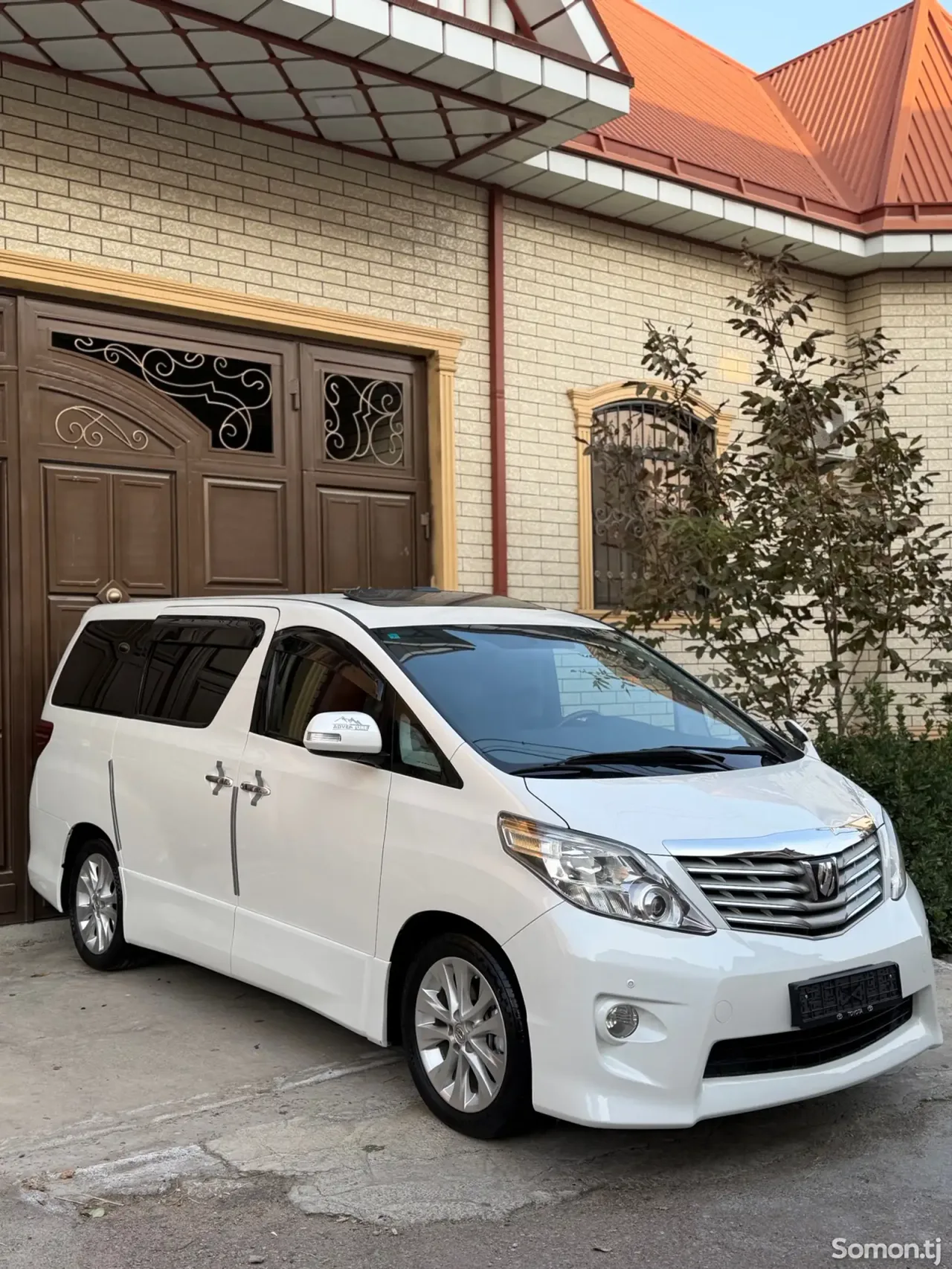 Toyota Alphard 2014 · 2.4 AT