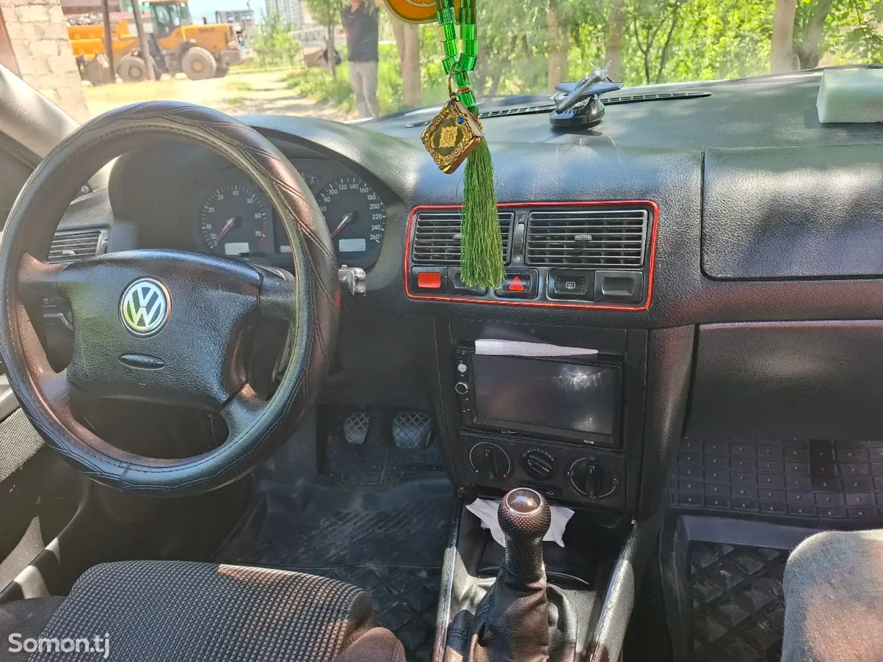 Volkswagen Golf 1999 · 1.6 MT
