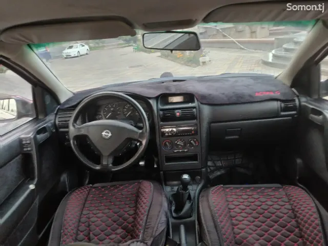 Opel Astra G 1998 · 1.6 MT